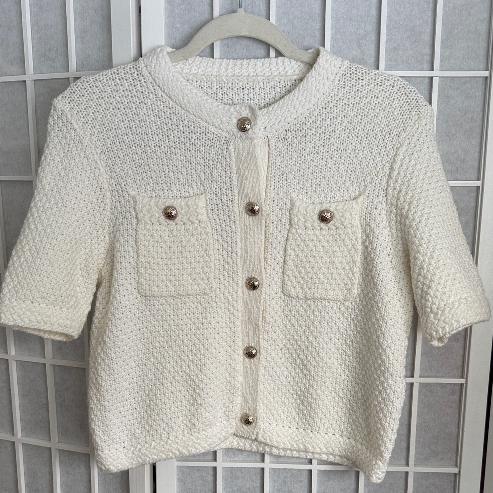 Goelia Round Neck Knitted Button-Up Cardigan - Picture 4 of 8